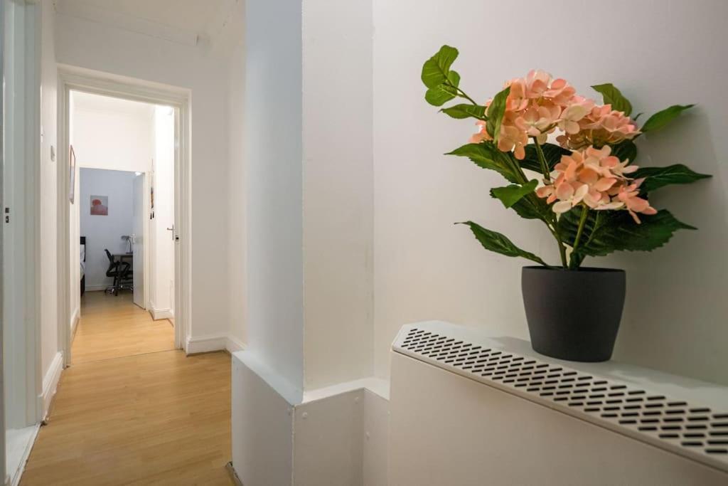 Cosy 2Br Retreat Near Paddington Station Apartment London Bagian luar foto